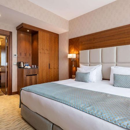 Clarion Hotel Istanbul Mahmutbey Bagian luar foto