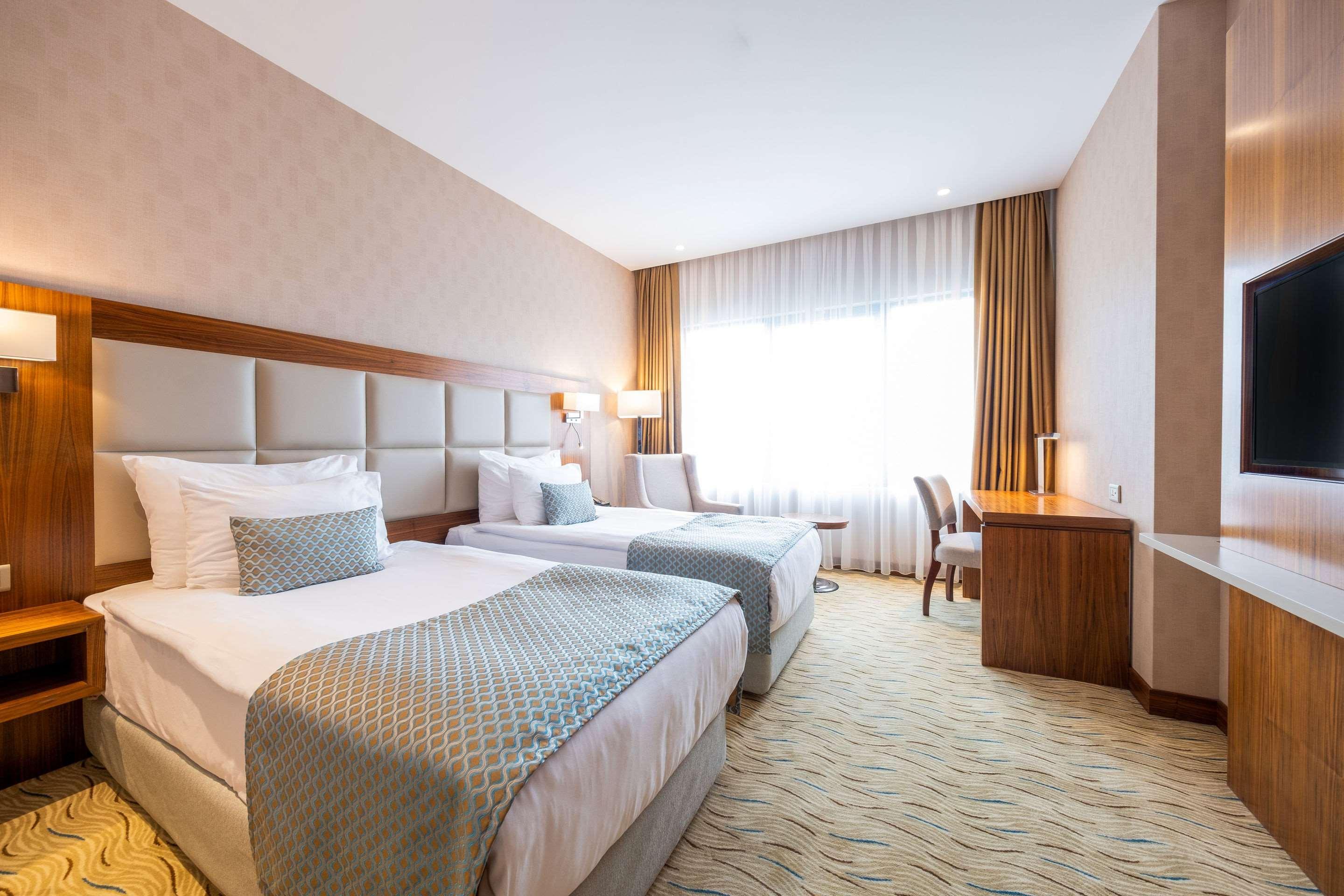 Clarion Hotel Istanbul Mahmutbey Bagian luar foto