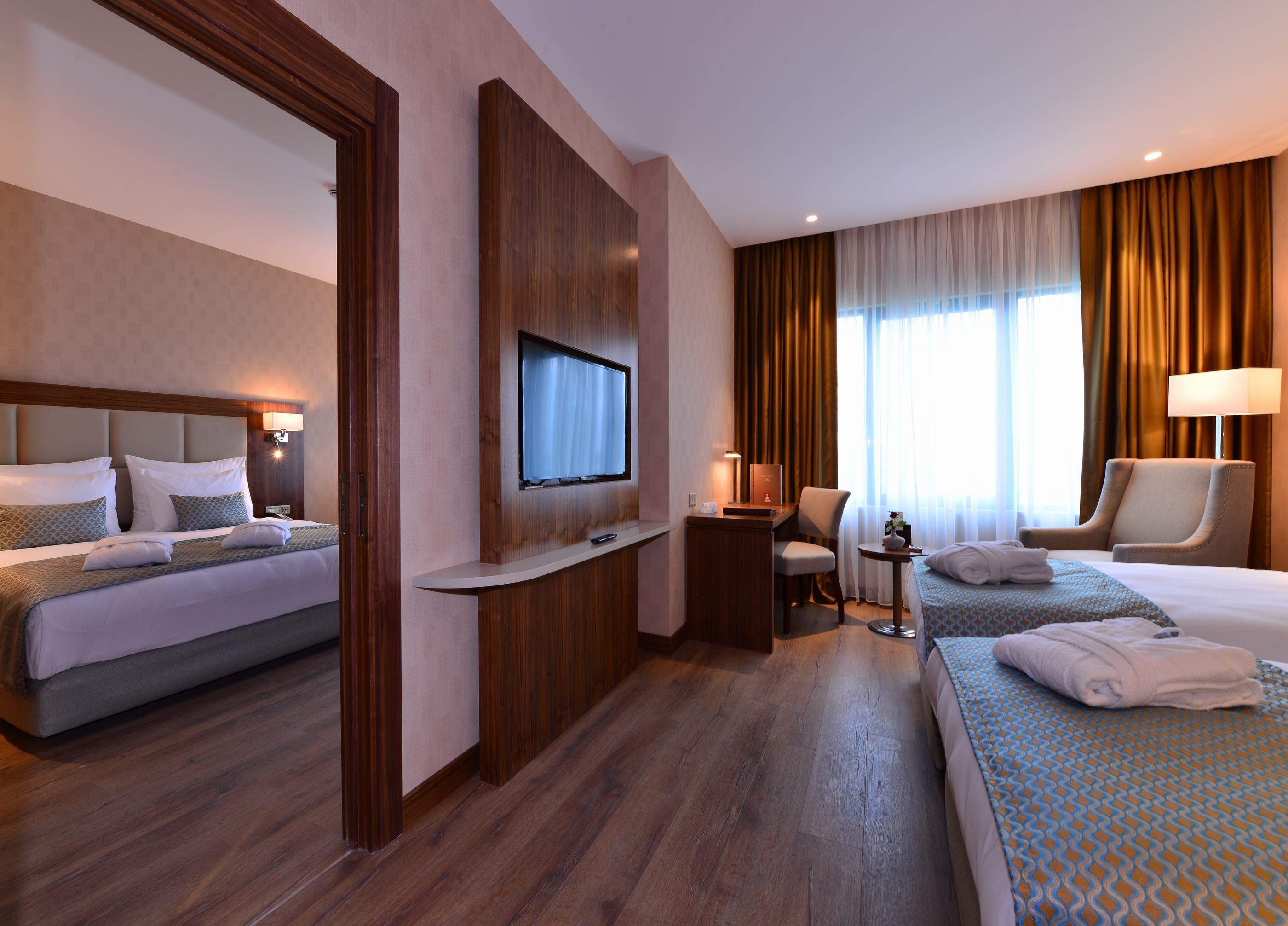 Clarion Hotel Istanbul Mahmutbey Bagian luar foto