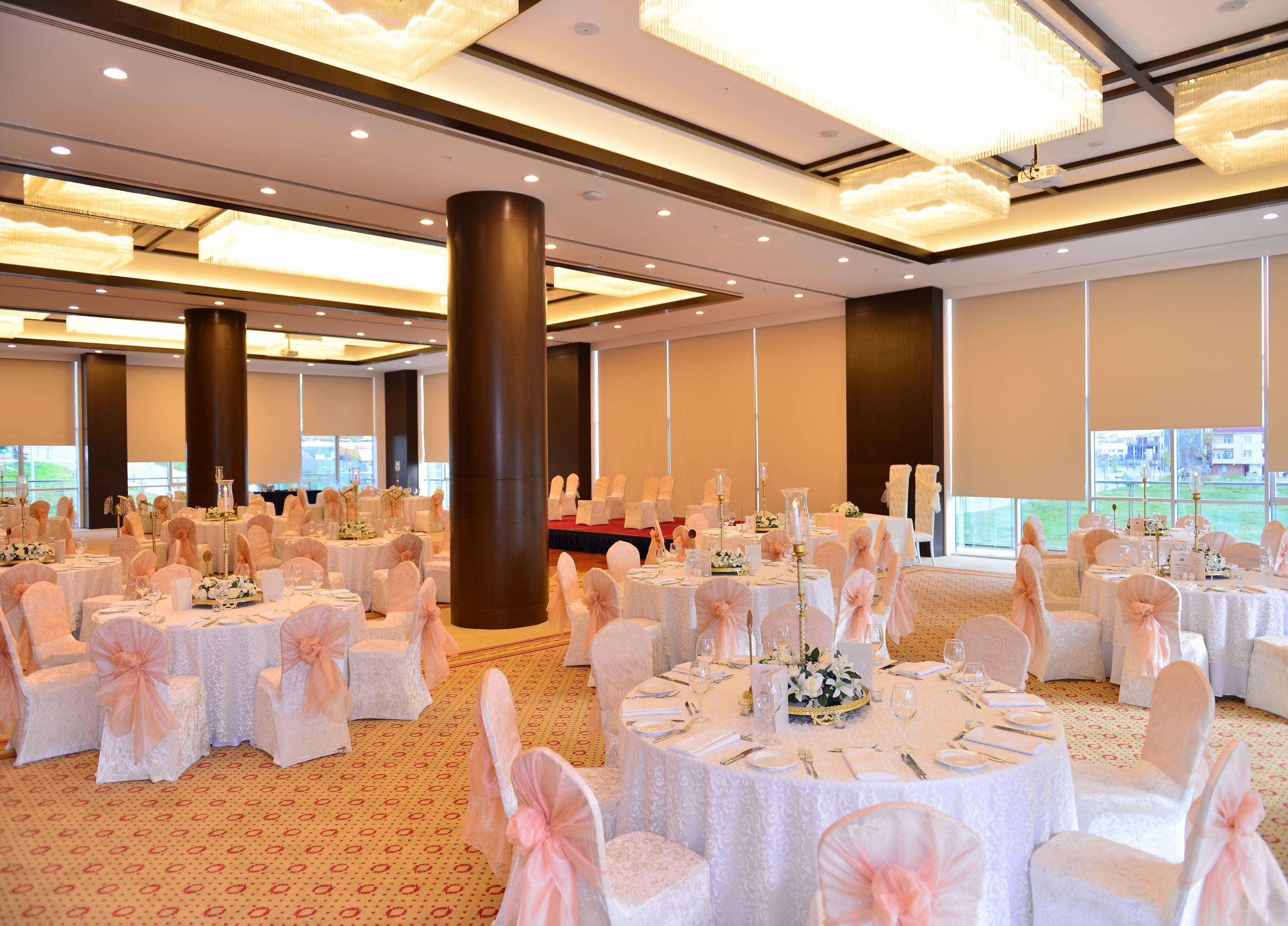 Clarion Hotel Istanbul Mahmutbey Bagian luar foto
