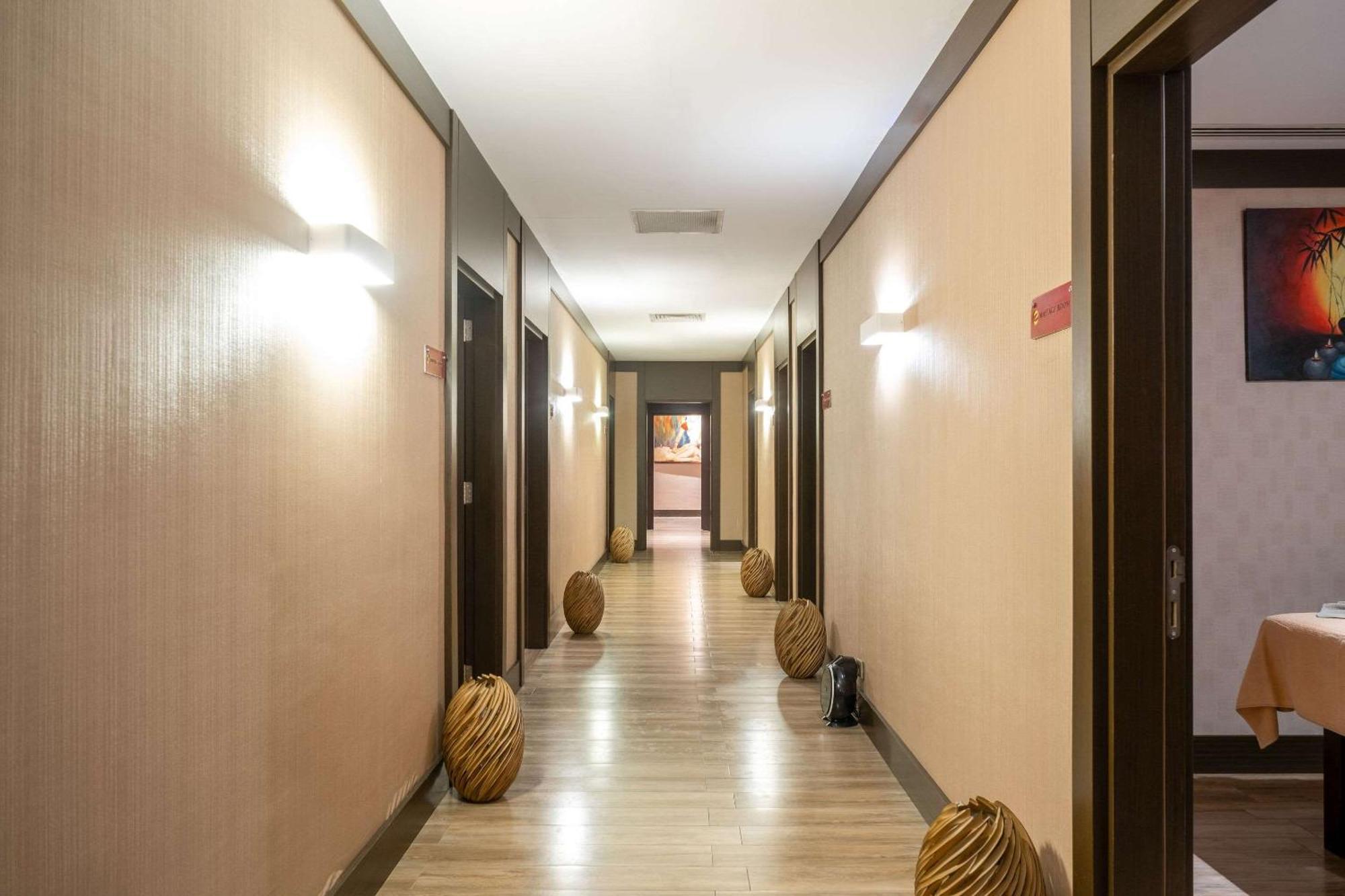 Clarion Hotel Istanbul Mahmutbey Bagian luar foto