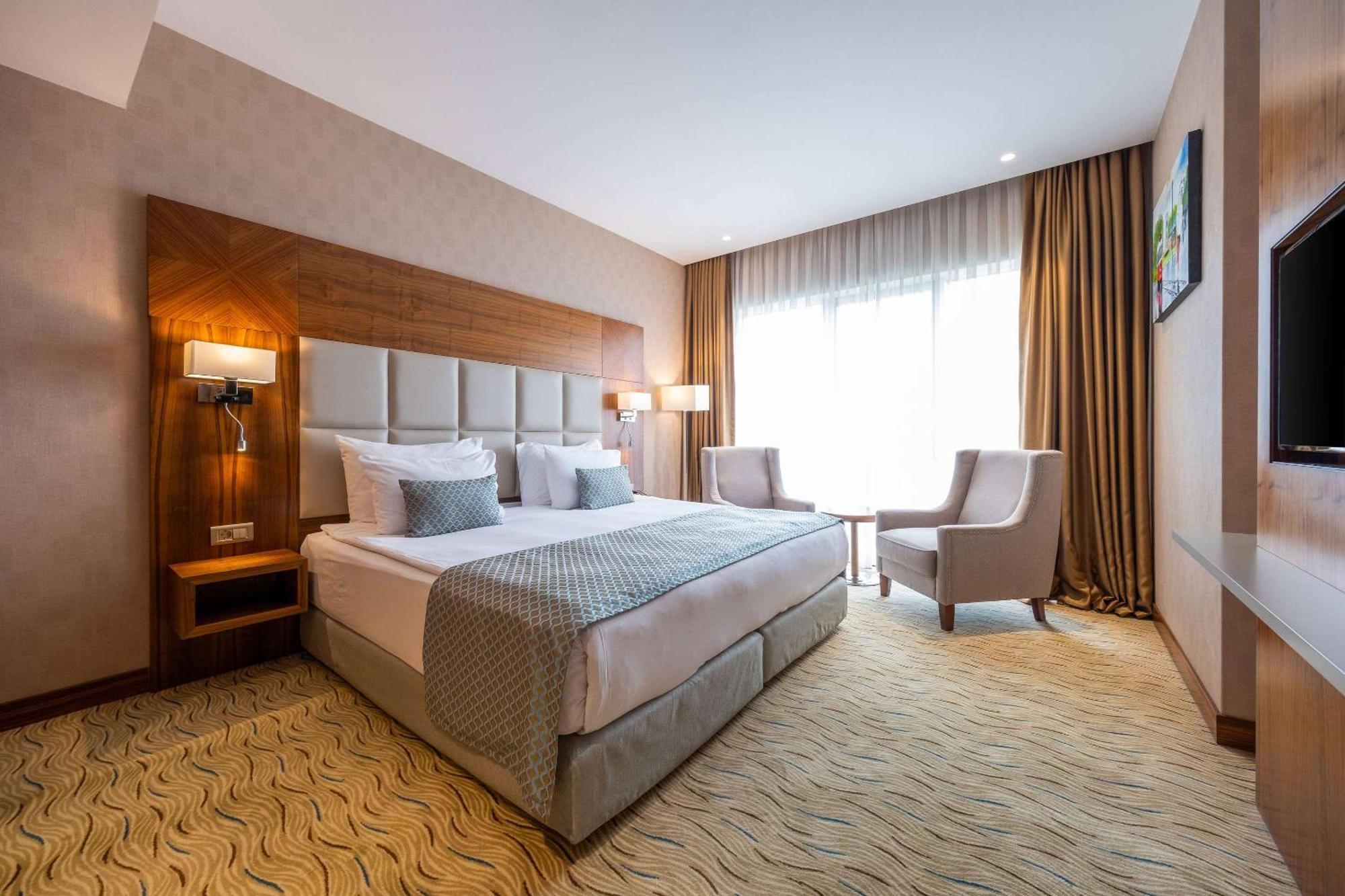 Clarion Hotel Istanbul Mahmutbey Bagian luar foto